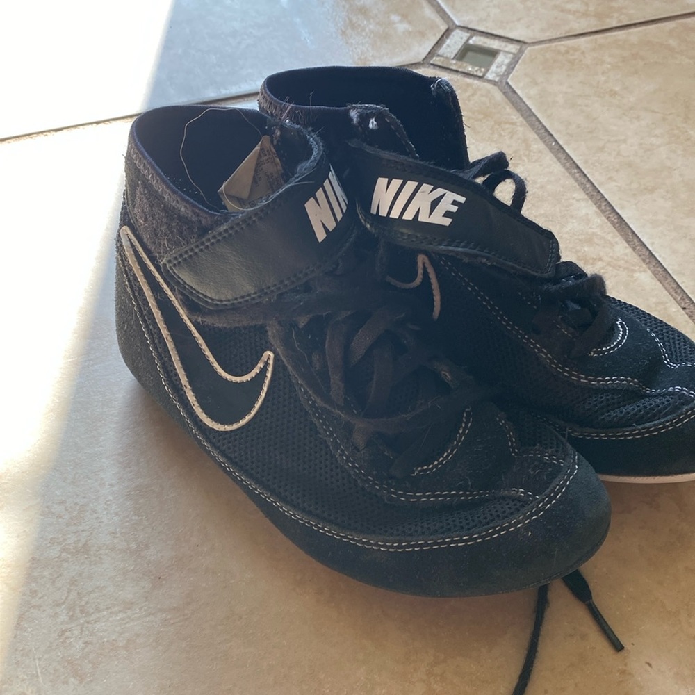 Nike boys wrestling shoes